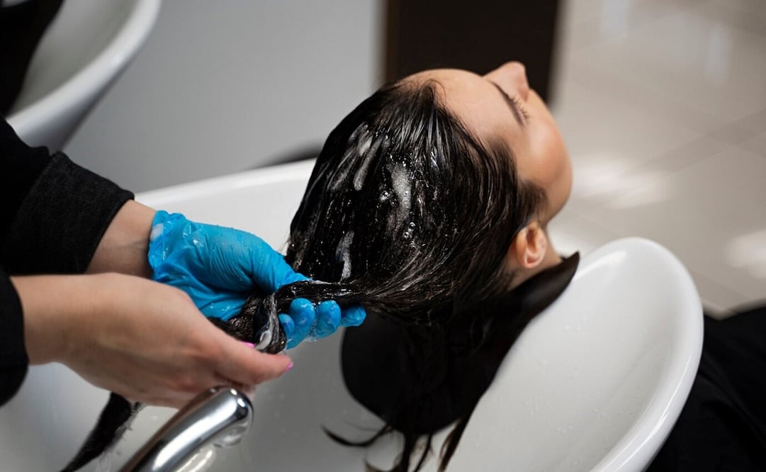 El tinte negro aporta una imagen madura y misteriosa. Foto: Freepik