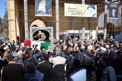 Trump aplaza al 6 de abril ultimátum contra Irán; tensión persiste mientras negocian reapertura de Ormuz