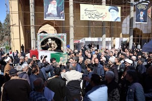 Trump aplaza al 6 de abril ultimátum contra Irán; tensión persiste mientras negocian reapertura de Ormuz