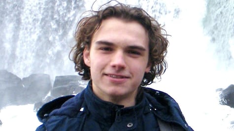 El joven que murió al comer pollo en un restaurante en Reino Unido