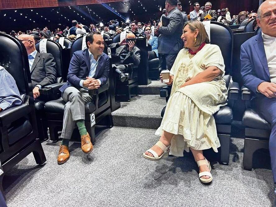 El líder de MC en el Senado, Clemente Castañeda, dialogó el viernes pasado con Xóchitl Gálvez. Foto: Especial