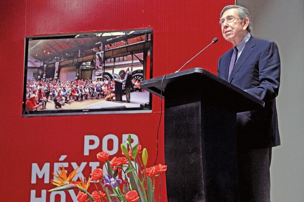 Cuauhtémoc Cárdenas encabezó el lanzamiento de la organización Por México Hoy, una plataforma que, explicó el ingeniero, busca desarrollar un proyecto de nación distinto, creado principalmente por ciudadanos, pero abierto también a políticos (JUAN BOITES)