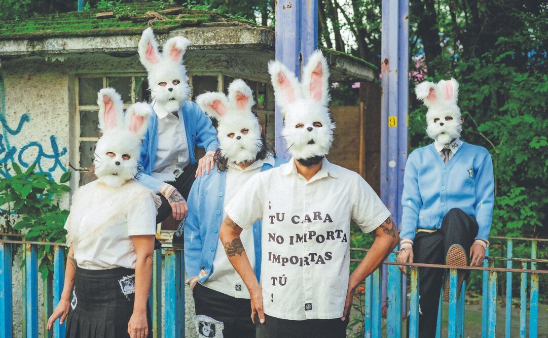 Los músicos, fieles a su filosofía, no muestran su rostro pues consideran que lo importante es su trabajo colectivo. Foto: de DANIEL PATLÁN