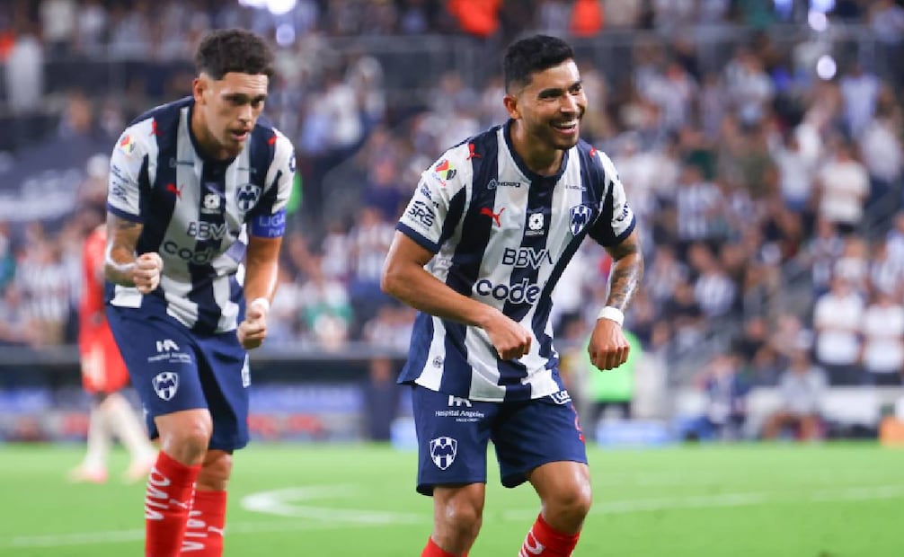 Orbelín Pineda hace su típico festejo tras anotarle a los Bravos / Foto: Imago7
