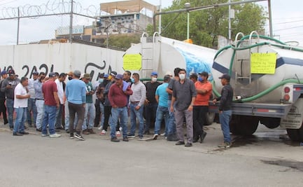 Dueños de pipas exigen renovación de contratos en Ecatepec; amenazan con bloqueos