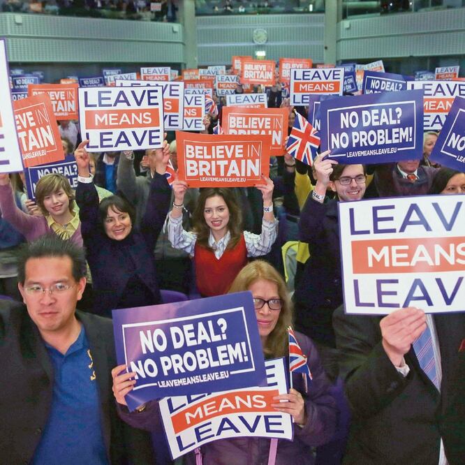 Simpatizantes del Brexit se manifestaron el viernes en el centro de Londres para presionar a las autoridades y que Reino Unido deje la Unión Europea. DANIEL LEAL-OLIVAS. AFP