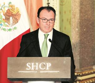 Le aguan la fiesta a Hacienda
