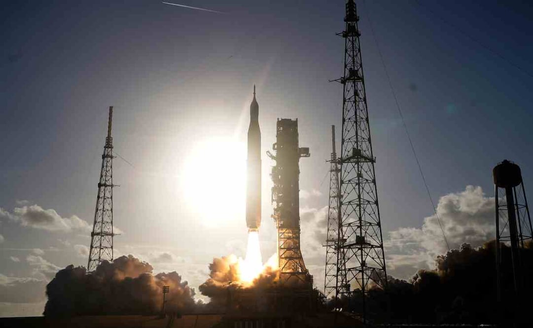 Cohete Orion de la misión Artemis II en el Centro Espacial Kennedy el 1 de abril de 2026 en Cabo Cañaveral / (AP Photo/John Raoux)