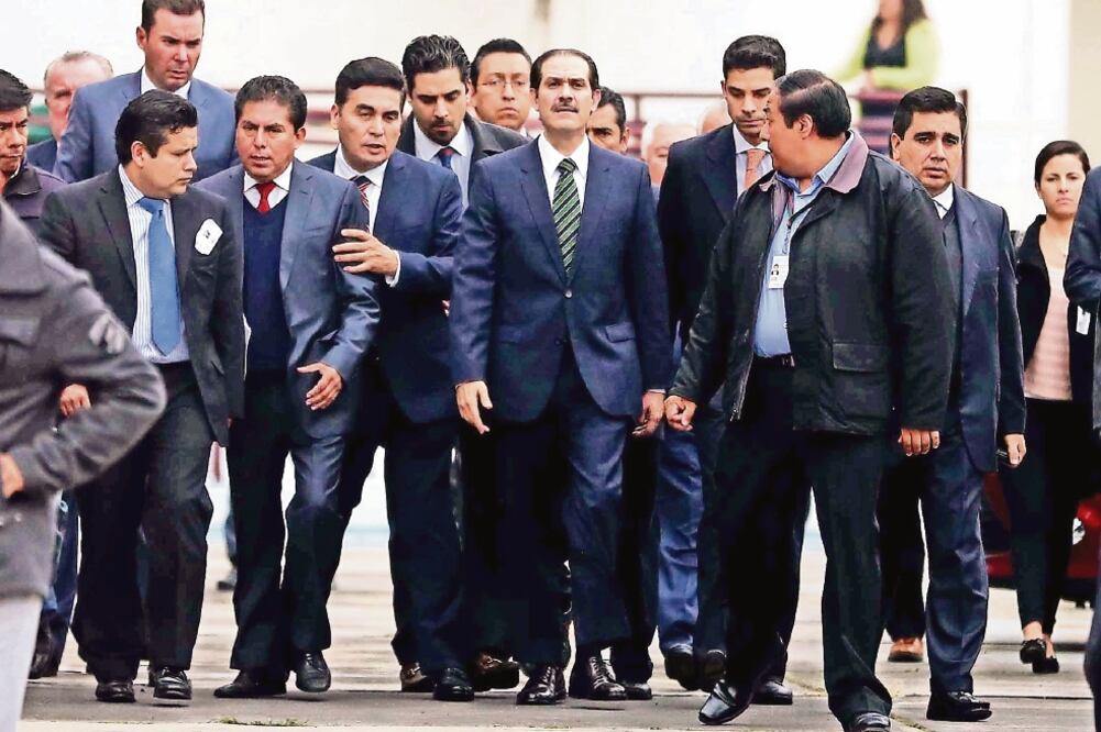 El ex gobernador de Sonora, Guillermo Padrés, fue escoltado por militares al Juzgado Cuarto de Distrito de Procesos Penales Federales en el Reclusorio Oriente (FERNANDO RAMÍREZ. EL UNIVERSAL)