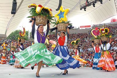 Brilla Guelaguetza en medio de fantasma de Nochixtlán