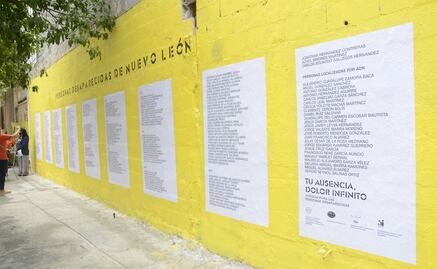 Colectivos pintan en muro los nombres de 300 desaparecidos en Monterrey