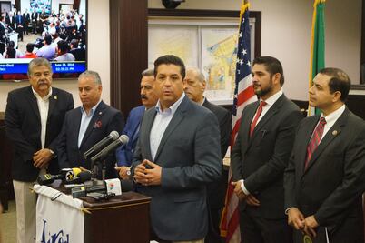 Promete Cabeza de Vaca trabajar en equipo con ciudades texanas