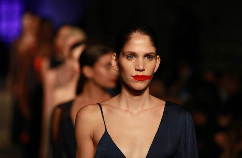 Modelos lucen prendas de la colección primavera-verano 2017 de la diseñadora méxicana Marika Vera durante el primer día de la Semana de la Moda en Ciudad de México