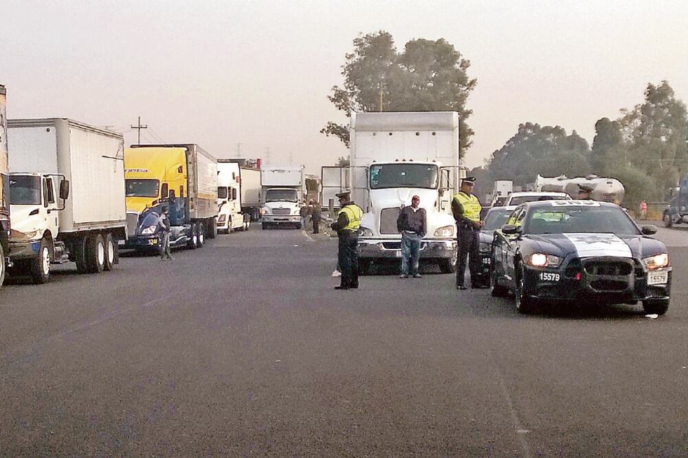 Sobre la autopista México-Querétaro, los delincuentes se toparon con un operativo de la PF (ARCHIVO EL UNIVERSAL)