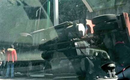 Volcadura de tráiler afecta la México-Toluca