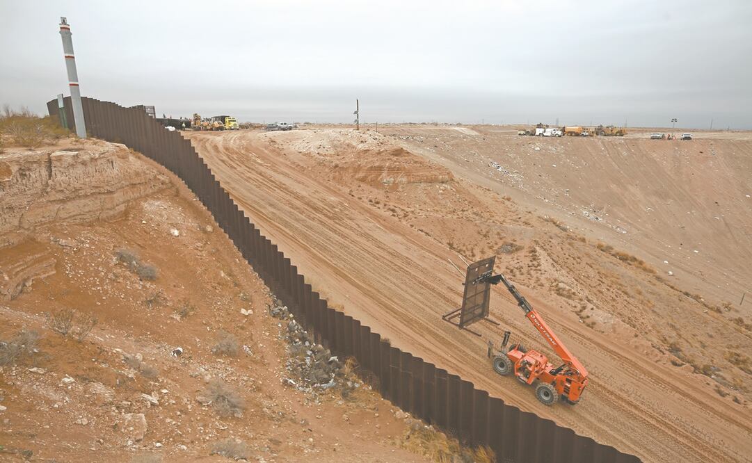 Cada mandatario estadounidense contribuyó con la construcción de un tramo del muro fronterizo, dijo el presidente López Obrador. Foto: ARCHIVO EL UNIVERSAL