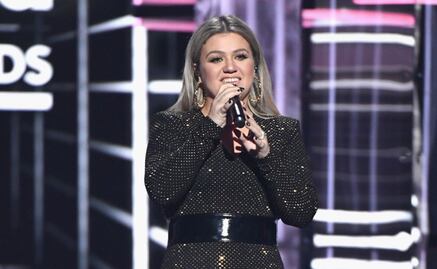 Kelly Clarkson recuerda tiroteo en Texas en los Billboard