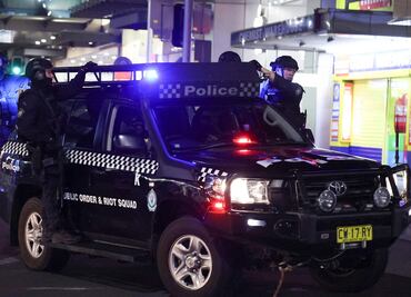 Familia real británica, horrorizada por ataque con arma blanca en Sidney