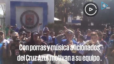 Aficionados de Cruz Azul se presentaron desde muy temprano en La Noria con la esperanza de motivar a su equipo