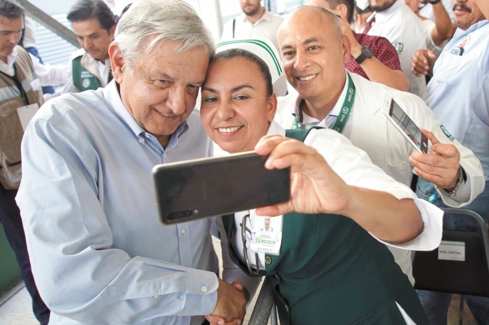 El presidente Andrés Manuel López Obrador recorrió ayer el hospital rural de Tula, localidad que no era visitada por un mandatario desde 1937. Foto/PRESIDENCIA