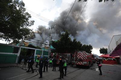 Se registra incendio en fábrica de peluches en Iztacalco; hasta el momento no se reportan personas lesionadas