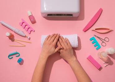 Las uñas de acrílico tardan en secar con el frío; ¿qué técnica pedir?
