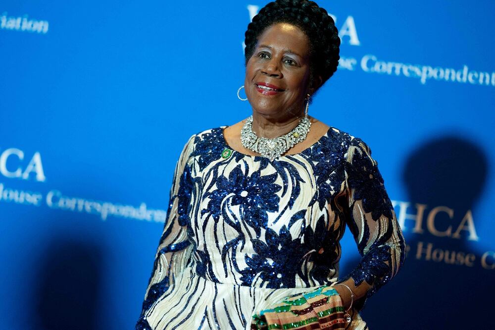 La representante estadounidense Sheila Jackson Lee al llegar a la cena de la Asociación de Corresponsales de la Casa Blanca en el Washington Hilton en Washington, en 2023. Foto: AFP