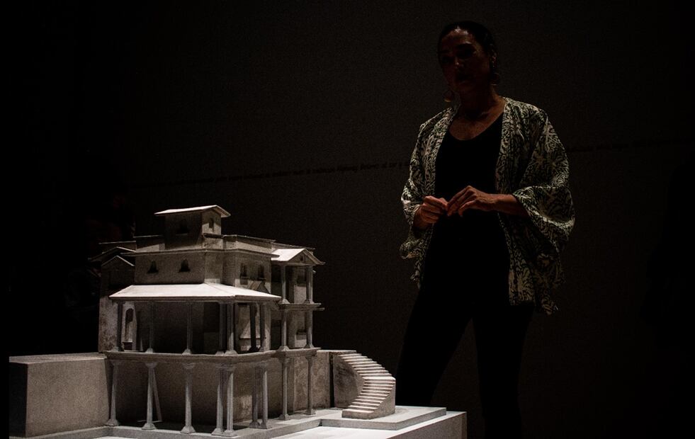 Entrevista con la artista Sandra Calvo en su exposición "Copias del Abandono" en el Centro Cultural de España.Fotos Gabriel Pano El Universal.