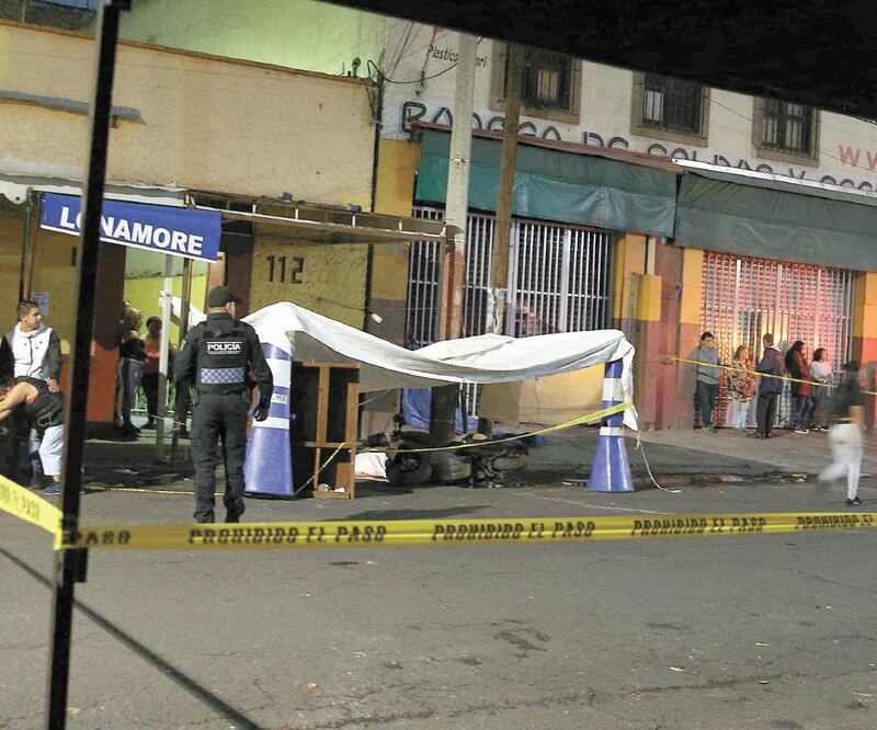 Doblado, en el Centro Histórico, locatarios refieren haber recibido amenazas de delincuentes. ARCHIVO EL UNIVERSAL