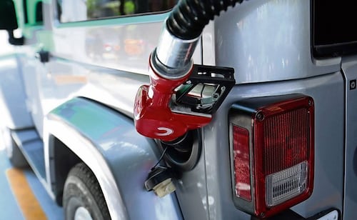 Gasolina regular se mantendrá por debajo de 24 pesos; Gobierno renueva acuerdo con gasolineros