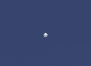 EU considera plan para derribar globo chino sobre el Atlántico