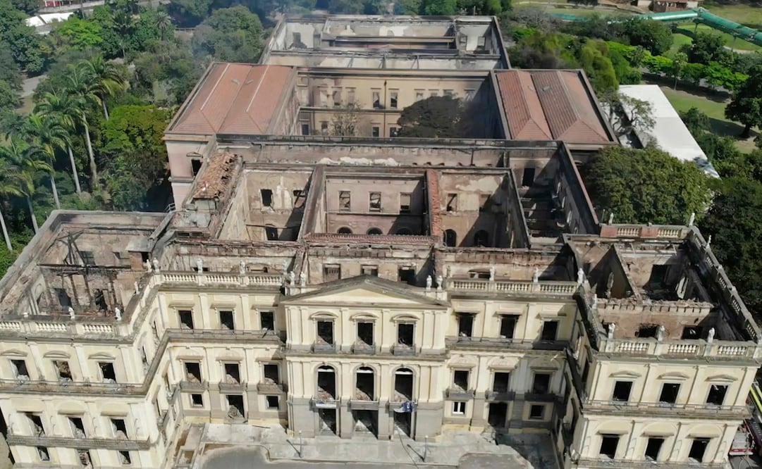 En esta fotografía de archivo del 3 de septiembre de 2018 el Museo Nacional tras un incendio nocturno en Río de Janeiro, Brasil. Foto: AP/Mario Lobao, archivo