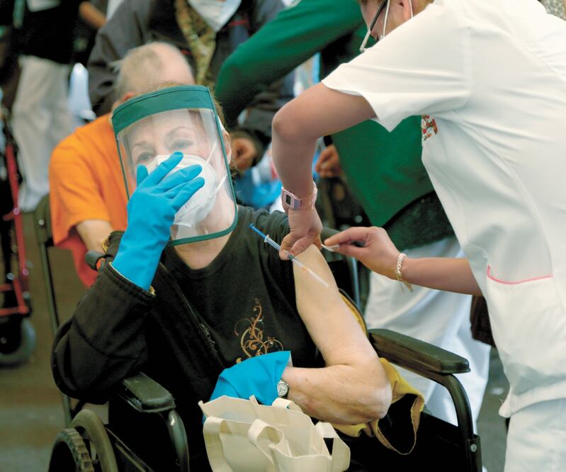 México se encuentra en el lugar 13, a nivel mundial, en aplicación de vacunas, destacó el titular de la SRE. Foto: XINHUA