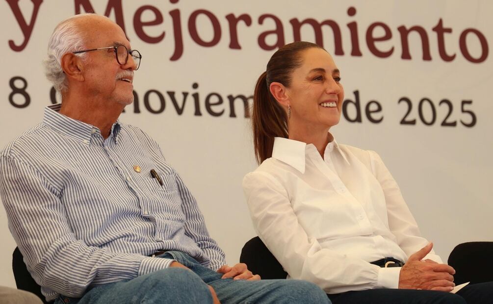 Presidenta Claudia Sheinbaum encabeza entrega de escrituras en Tepic, Nayarit junto al gobernador Miguel Ángel Navarro (08/11/2025). Foto: Presidencia