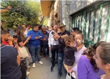 Santiago Taboada llega a su casilla para votar