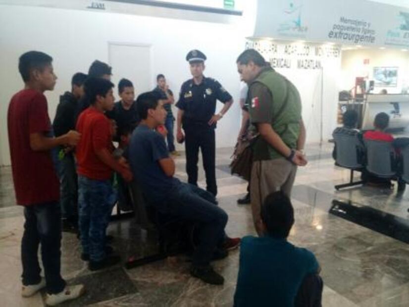 Gendarmería rescata a 14 indocumentados guatemaltecos