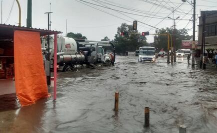 Lluvia de 4 horas provoca anegaciones en Ecatepec