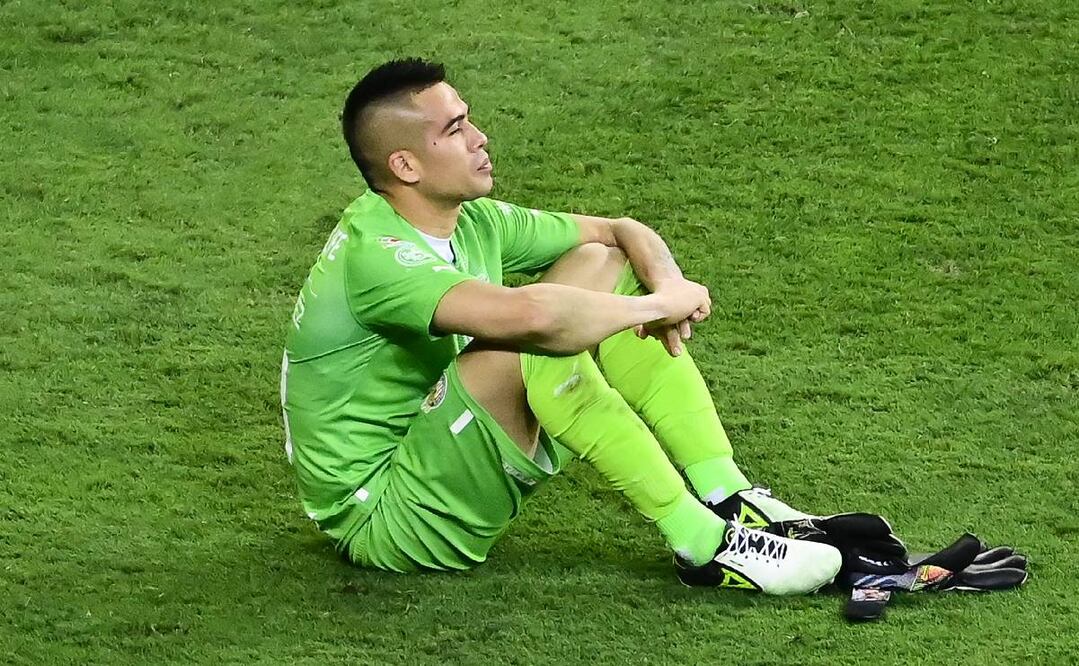 Miguel Jiménez tiene un pie afuera de las Chivas al no entrar en planes de Fernando Gago. Foto: Imago7