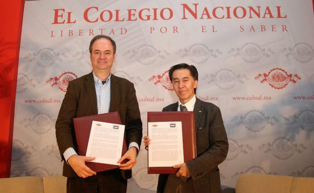 Firman convenio de colaboración El Colegio Nacional y la Academia Mexicana de Ciencias a través de sus respectivos presidentes, Juan Villoro, en turno, y Jaime Urrutia Fucugauchi. (FOTO: AMC)