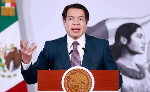 Gobierno advierte depresión y ansiedad en jóvenes por "tecnoadicción"; los algoritmos obedecen al mercado, dice SEP