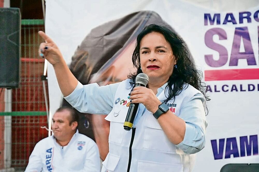 Margarita Saldaña visitó la Unidad Habitacional Demet Azcapotzalco.
