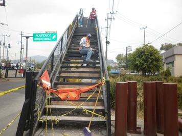 Reparan puente peatonal que conecta Edomex y CDMX