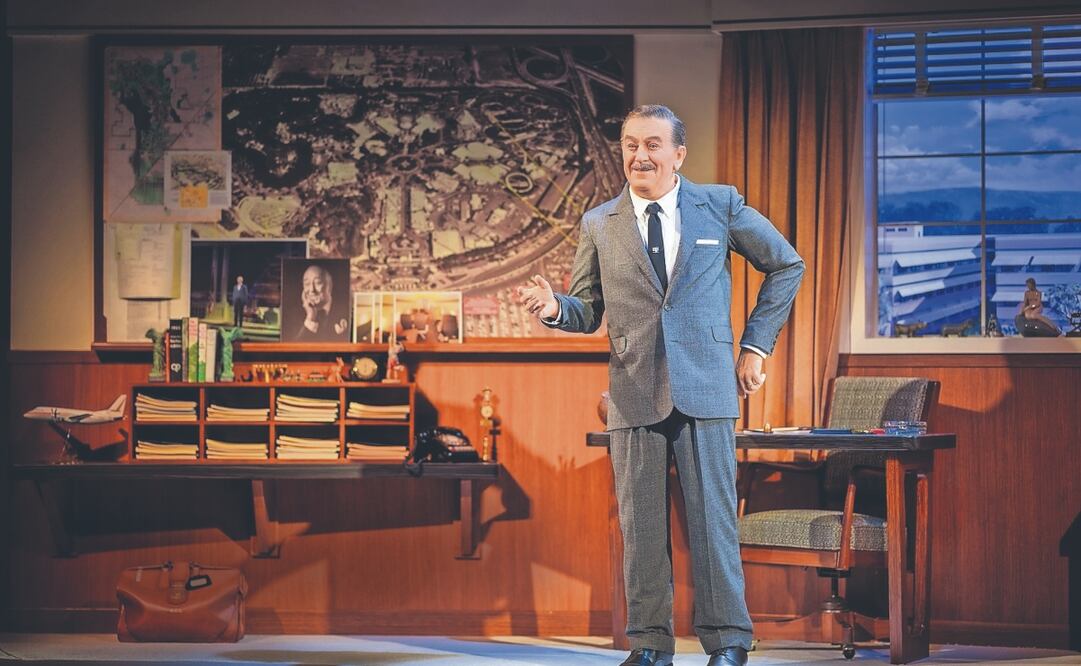 Así lucía el castillo en los años de su apertura. 
 Esta es la invitación a la inauguración del parque. Fotos: de Disney