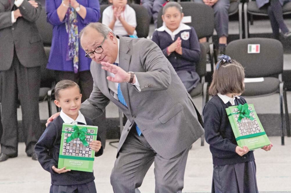 Otto Granados Roldán, secretario de Educación Pública, inauguró el ciclo escolar 2018-2019 en la escuela primaria Benito Juárez de la Ciudad de México, donde afirmó que la reforma educativa ha sido la más importante en 60 años (MOISÉS PABLO. CUARTOSCURO)