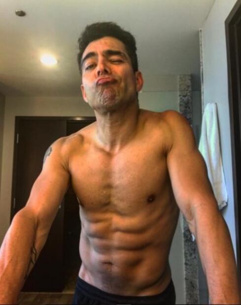 Adiós panza, Omar Chaparro presume lavadero