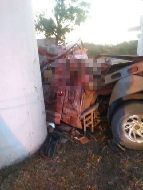 Auto se impacta en puente; deja 4 jóvenes muertos y dos heridos