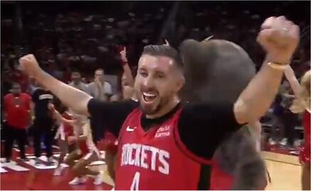 VIDEO: Héctor Herrera y su espectacular aparición en un juego de la NBA