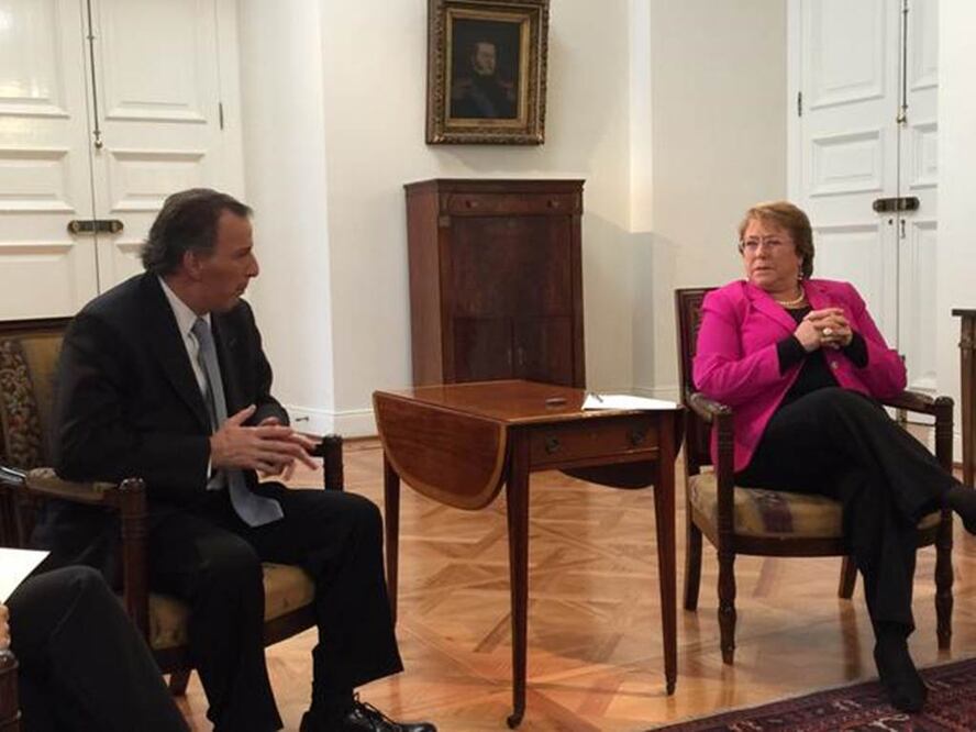 El canciller Meade junto a la presidenta Michelle Bachelet. Cortesía