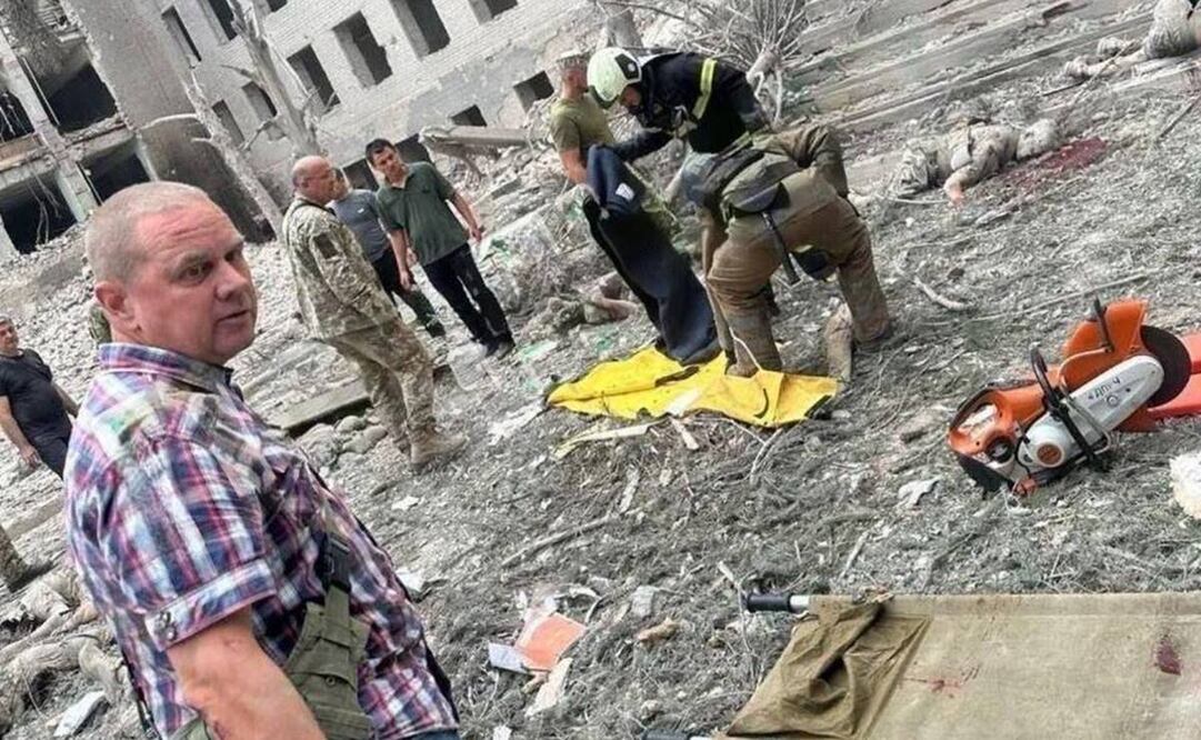 Los misiles impactaron poco después de que sonara la alerta antiaérea, cuando muchas personas se dirigían a un refugio antiaéreo, dijo el Ministerio de Defensa ucraniano. Foto: X @camille_moscow