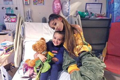 A un año, bomberos del show de Ariana Grande se disculpan